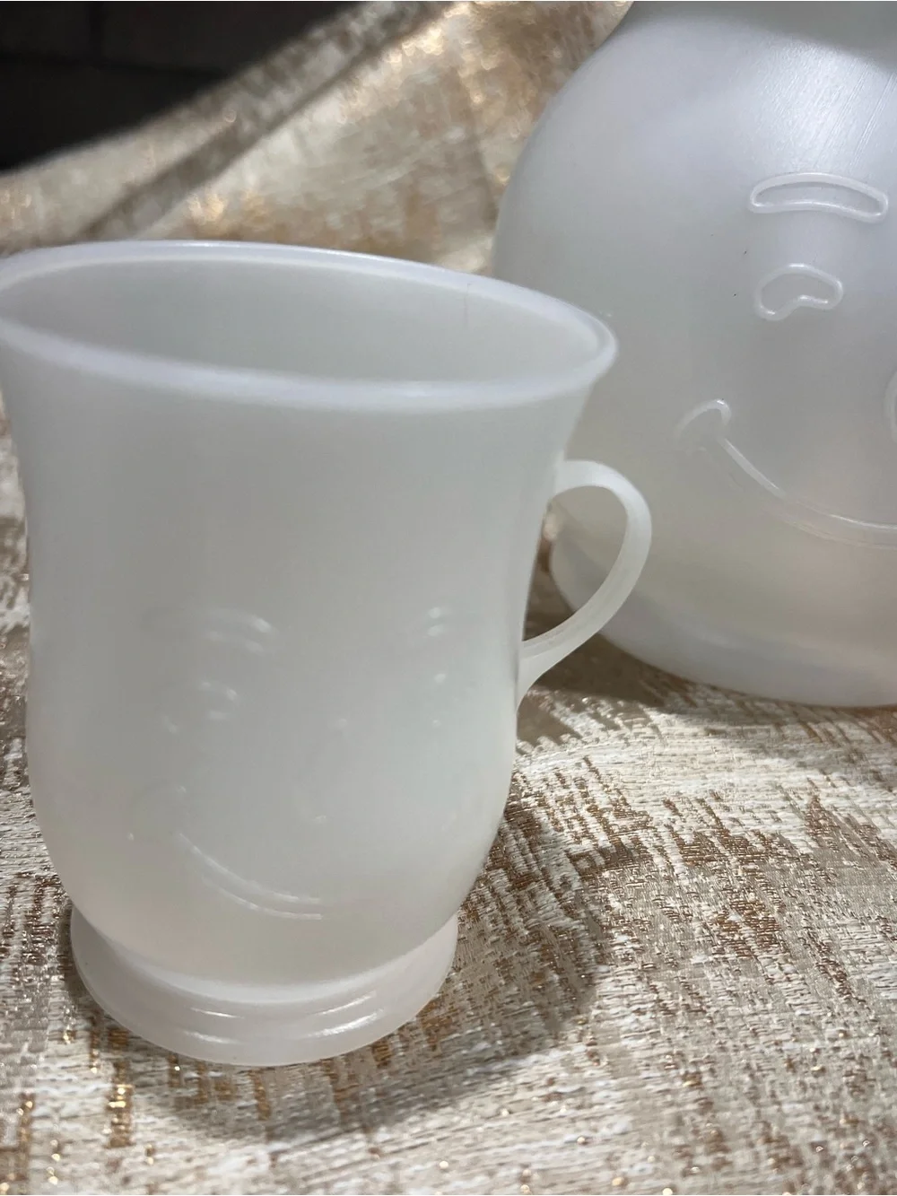 Vintage Kool Aid Man 2 Quart Plastic Pitcher And 2 Cups 1980's Vintage